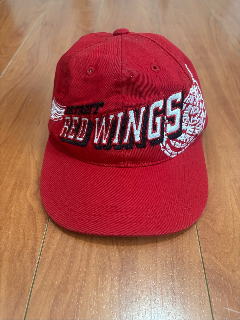 Vintage 90’s Detroit Red Wings Sports Specialties SnapBack (runs small)